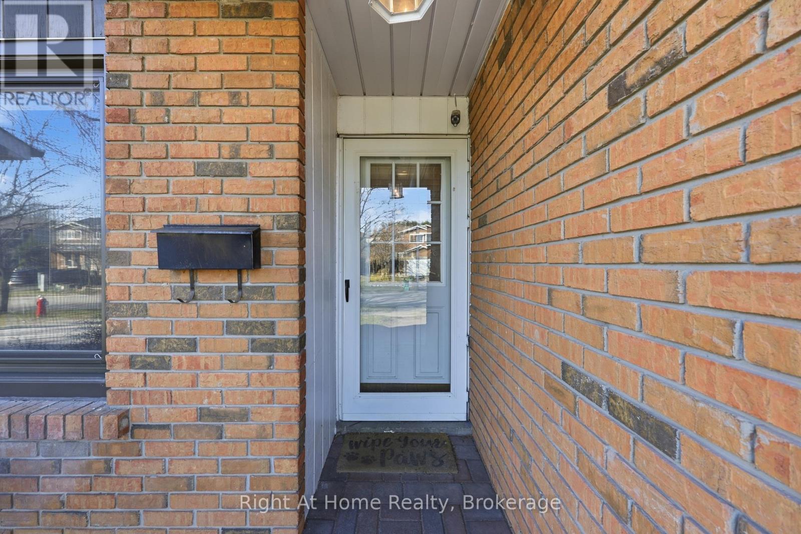 136 Elderwood Place, Brampton, Ontario  L6V 3N3 - Photo 4 - W12974626