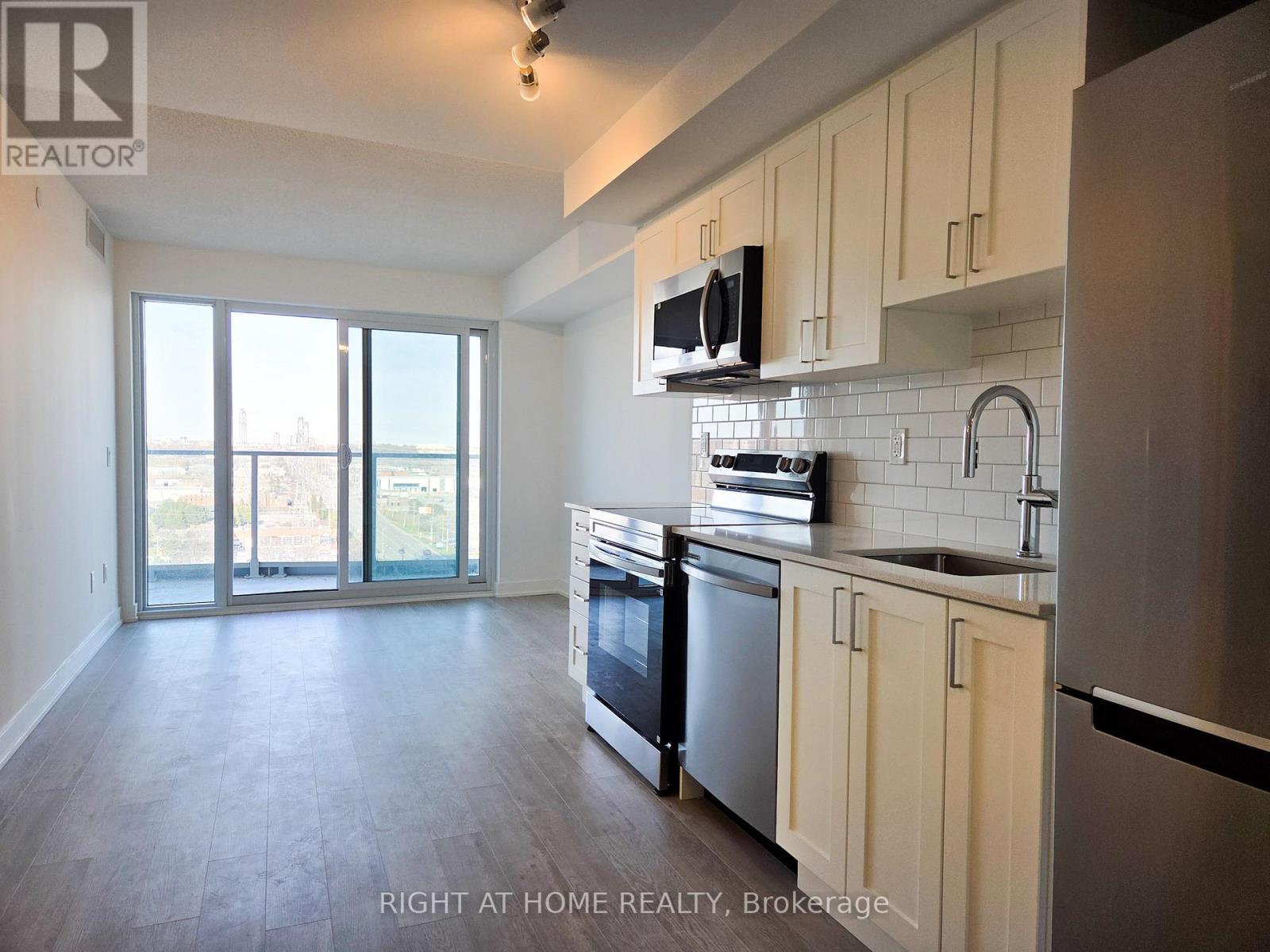 1303 - 1010 Sandy Beach Road, Pickering, Ontario  L1W 0C7 - Photo 9 - E12974598