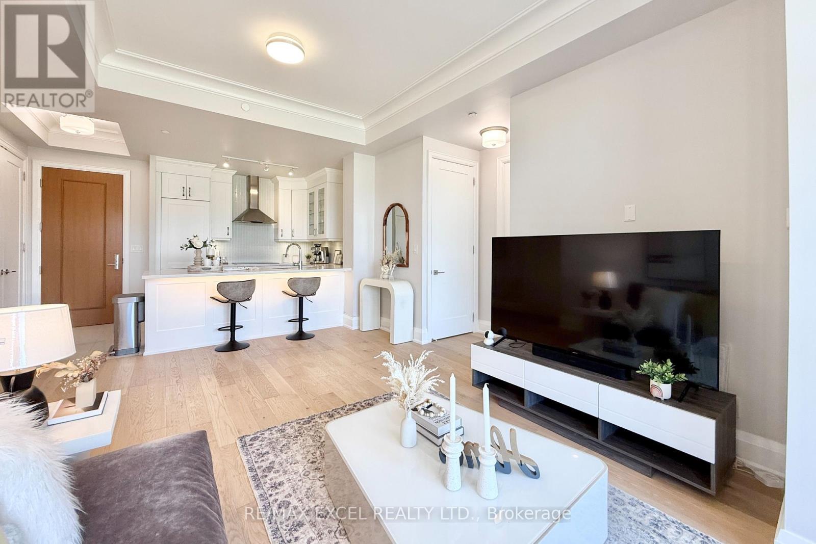 208 - 9 Stollery Pond Crescent, Markham, Ontario  L6C 1K4 - Photo 9 - N12974632