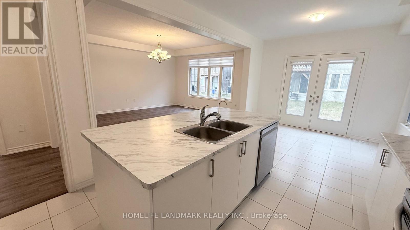 29 Sassafrass Road, Springwater, Ontario  L9X 2C6 - Photo 8 - S12974644