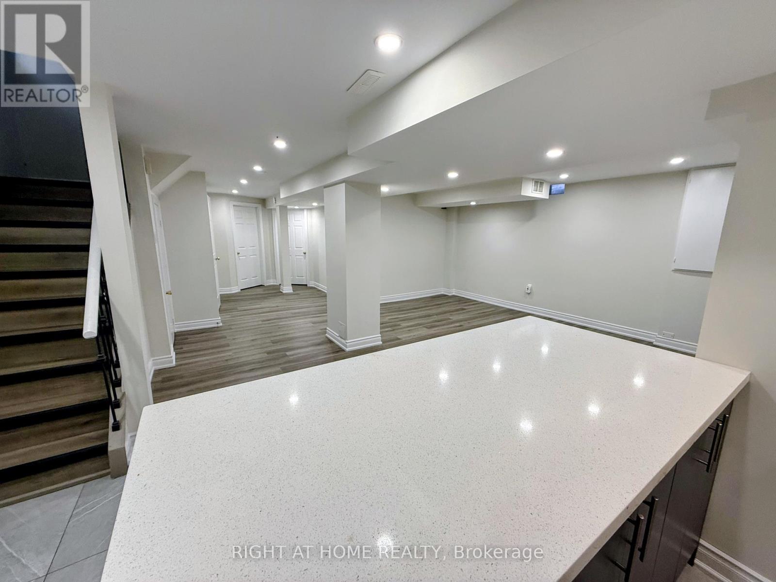 3419 Dovetail Mews, Mississauga, Ontario  L5L 5E6 - Photo 6 - W12974620