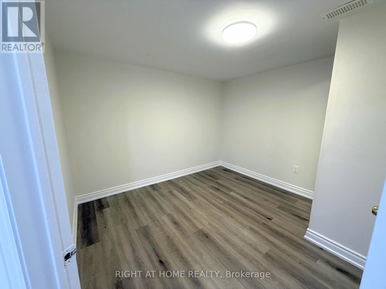 3419 Dovetail Mews, Mississauga, Ontario  L5L 5E6 - Photo 7 - W12974620