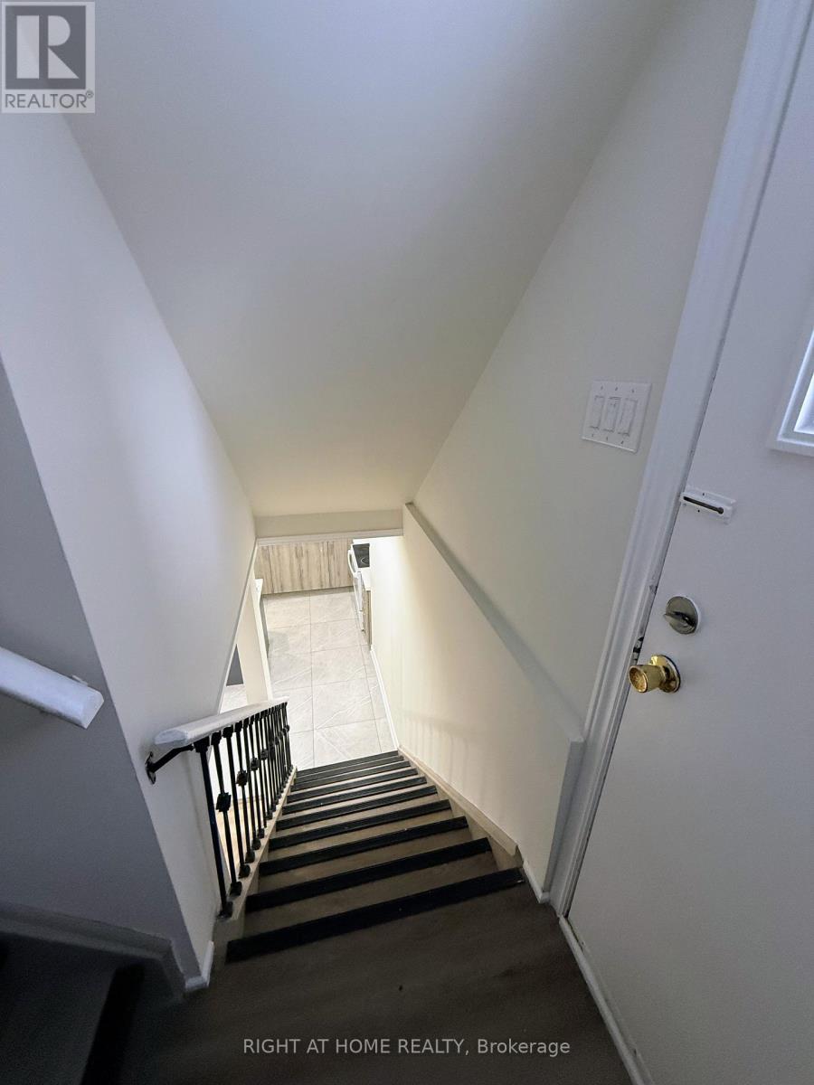 3419 Dovetail Mews, Mississauga, Ontario  L5L 5E6 - Photo 8 - W12974620