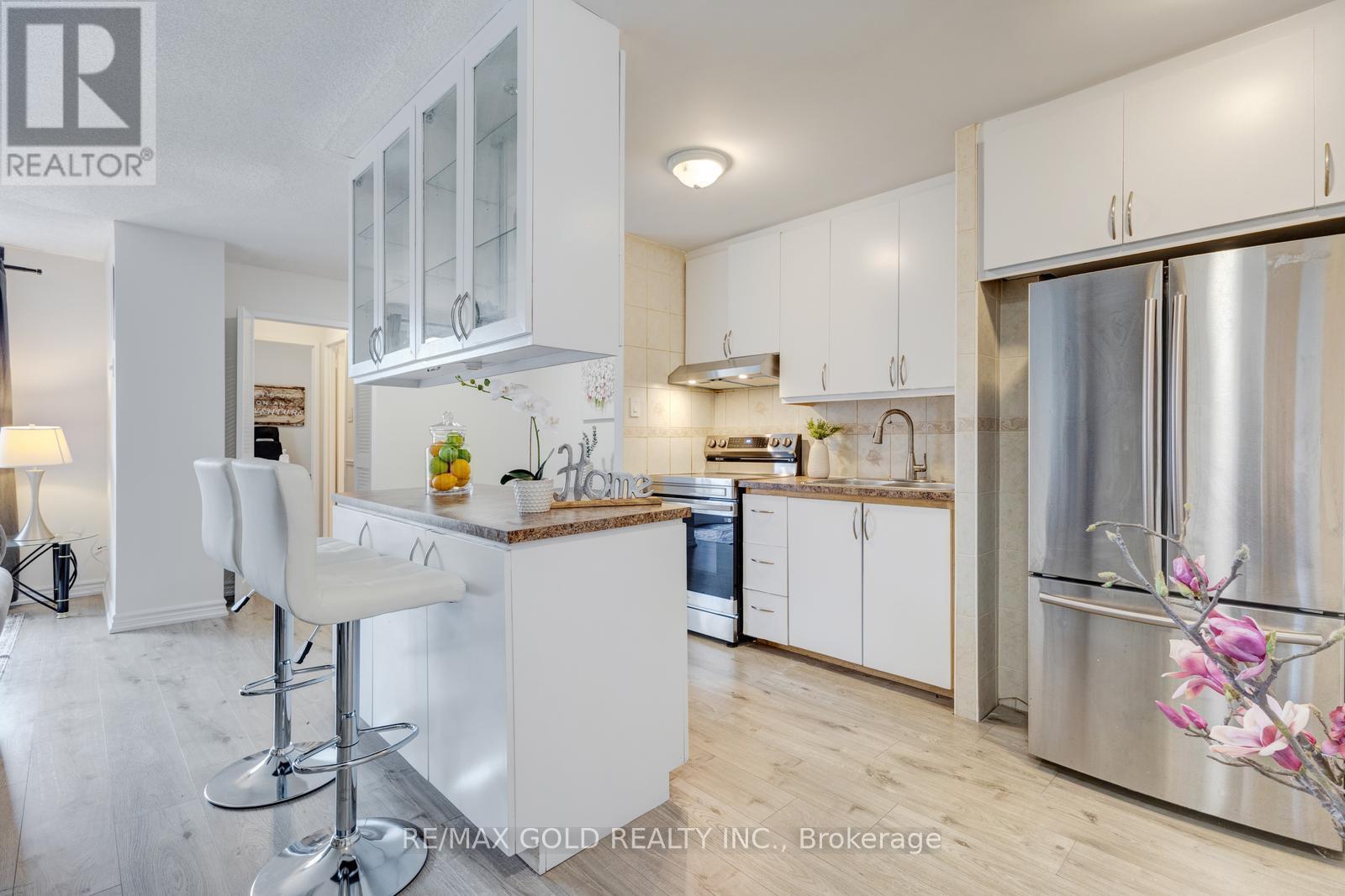 235 - 2095 Roche Court, Mississauga, Ontario  L5K 2C8 - Photo 4 - W12974624