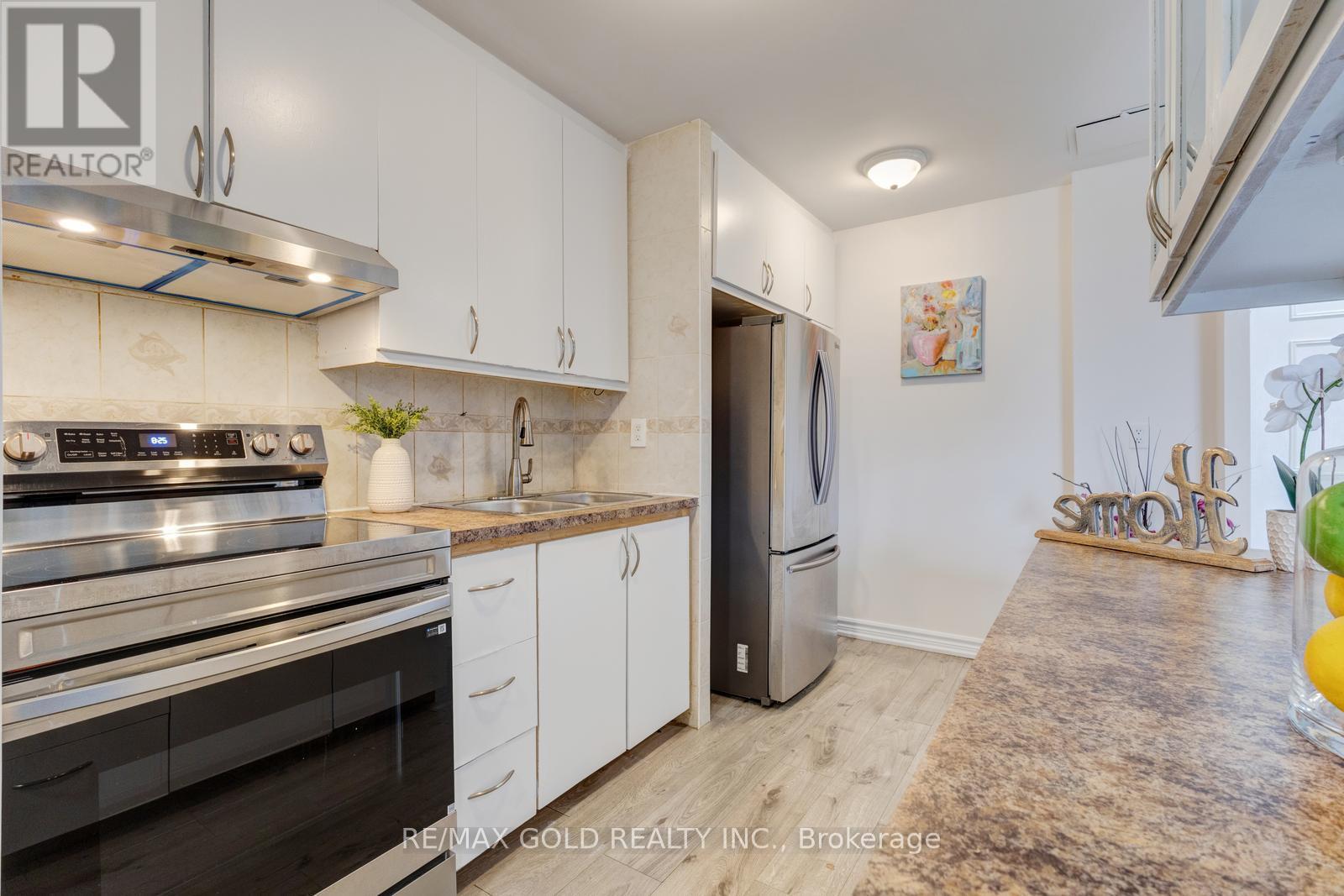 235 - 2095 Roche Court, Mississauga, Ontario  L5K 2C8 - Photo 6 - W12974624