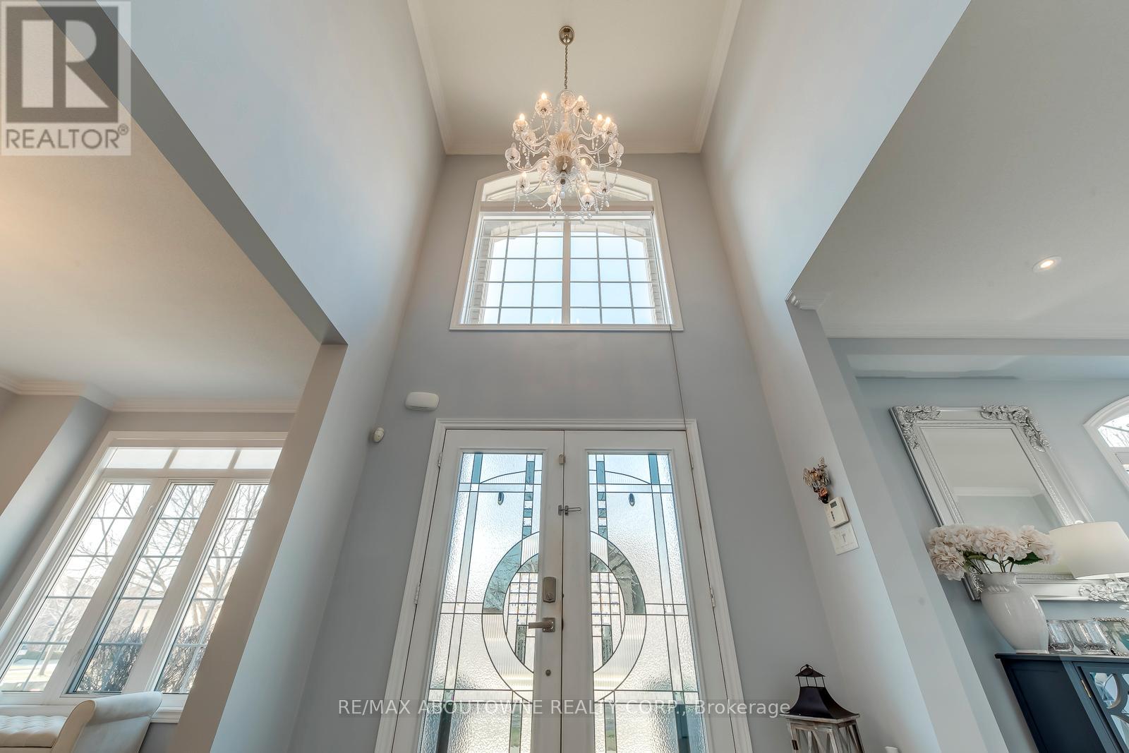 2389 Grand Oak Trail, Oakville, Ontario  L6M 4V4 - Photo 4 - W12974634