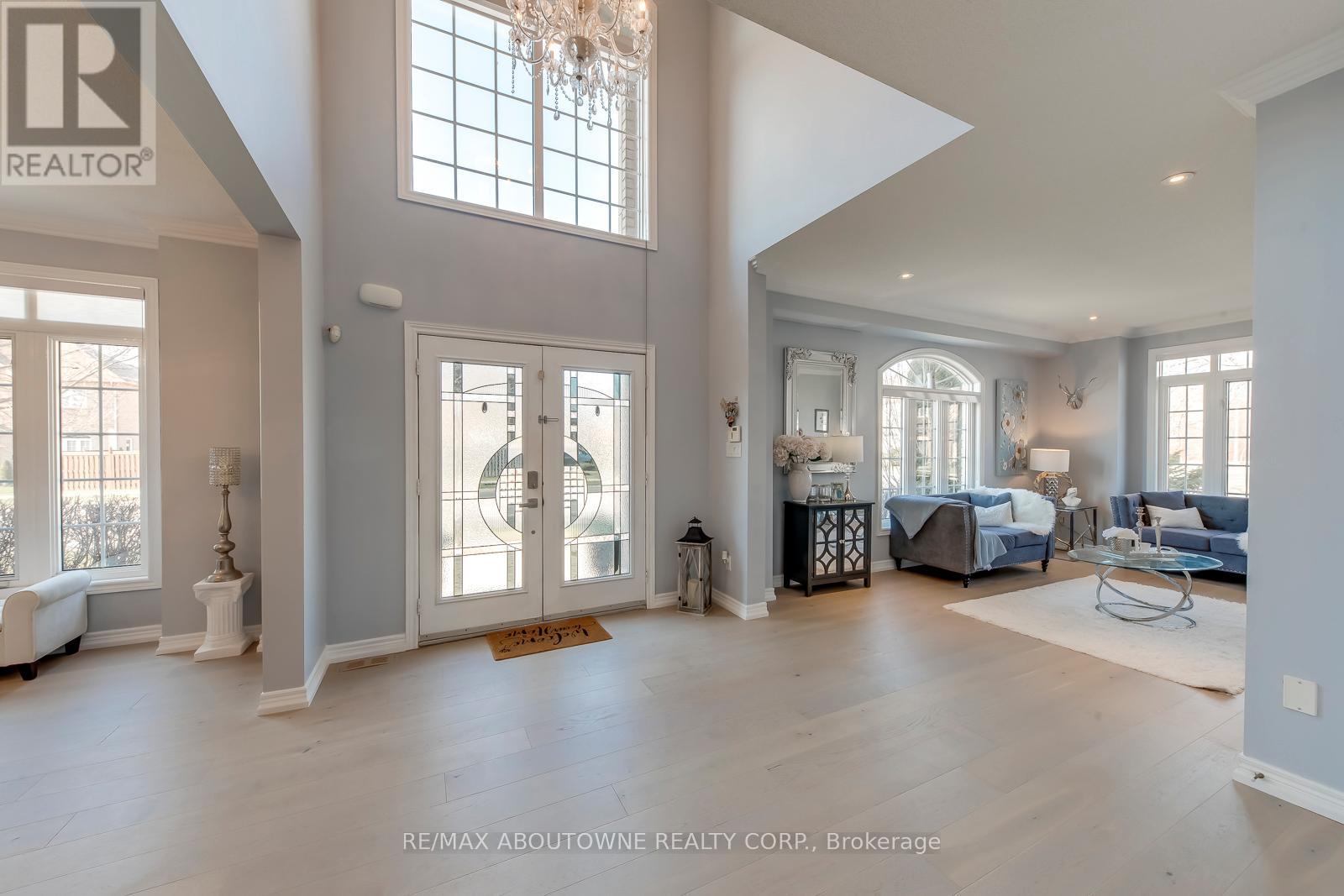 2389 Grand Oak Trail, Oakville, Ontario  L6M 4V4 - Photo 5 - W12974634