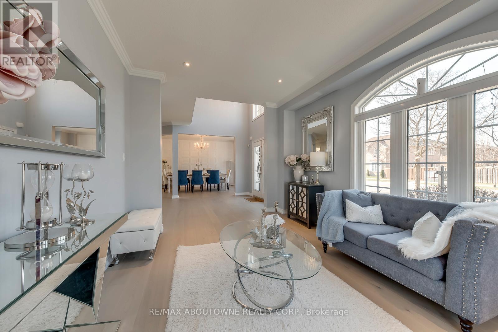 2389 Grand Oak Trail, Oakville, Ontario  L6M 4V4 - Photo 8 - W12974634