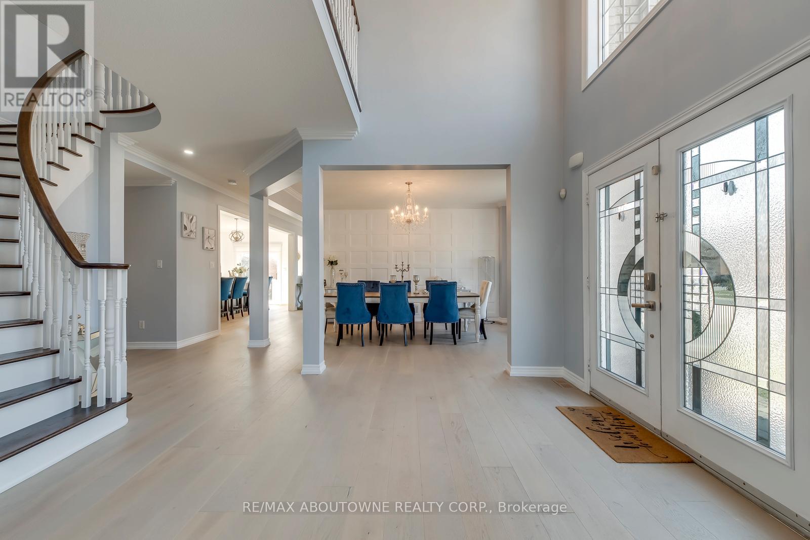 2389 Grand Oak Trail, Oakville, Ontario  L6M 4V4 - Photo 9 - W12974634