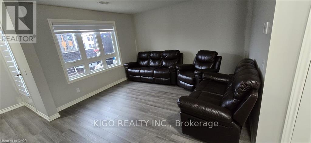 10 - 235 Chapel Hill Drive, Kitchener, Ontario  N2R 0S4 - Photo 5 - X12974614