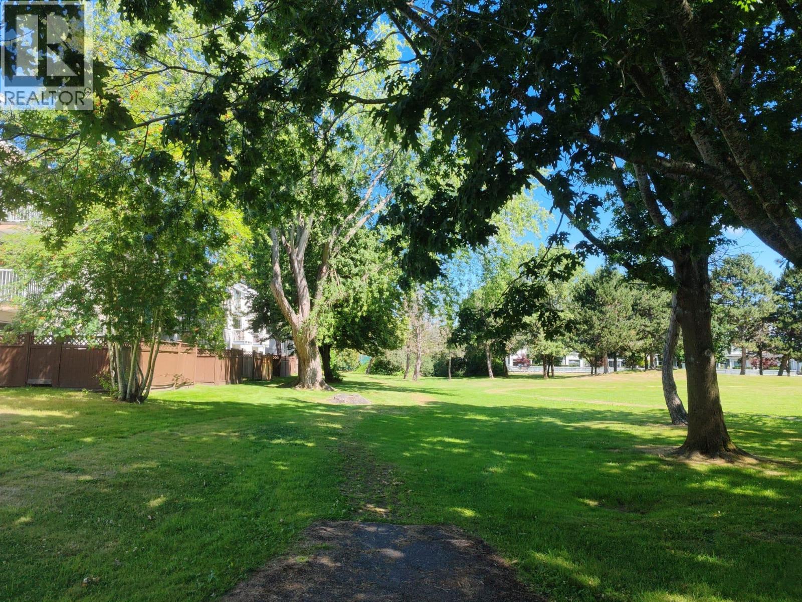 Listing Picture 4 of 11 : 204 7240 LINDSAY ROAD, Richmond / 烈治文 - 魯藝地產 Yvonne Lu Group - MLS Medallion Club Member