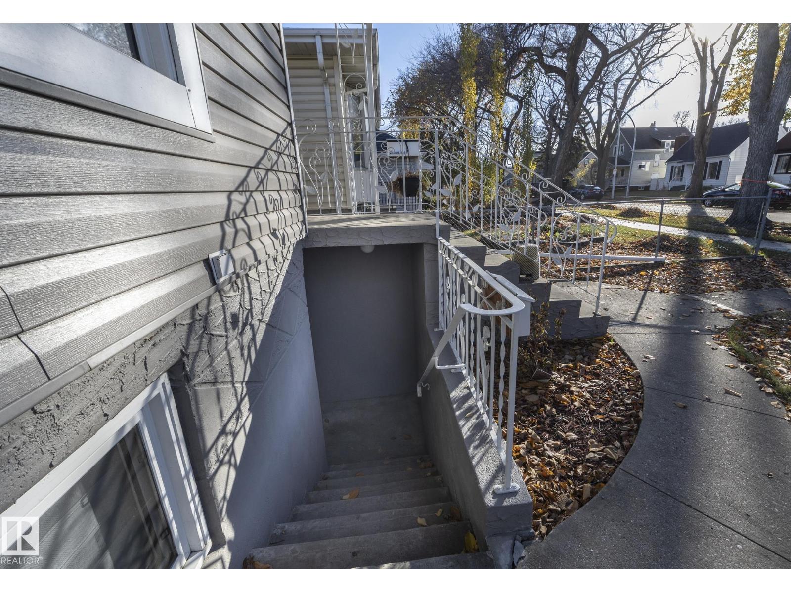 11427 90 St Nw, Edmonton, Alberta  T5B 3X8 - Photo 3 - E4481204