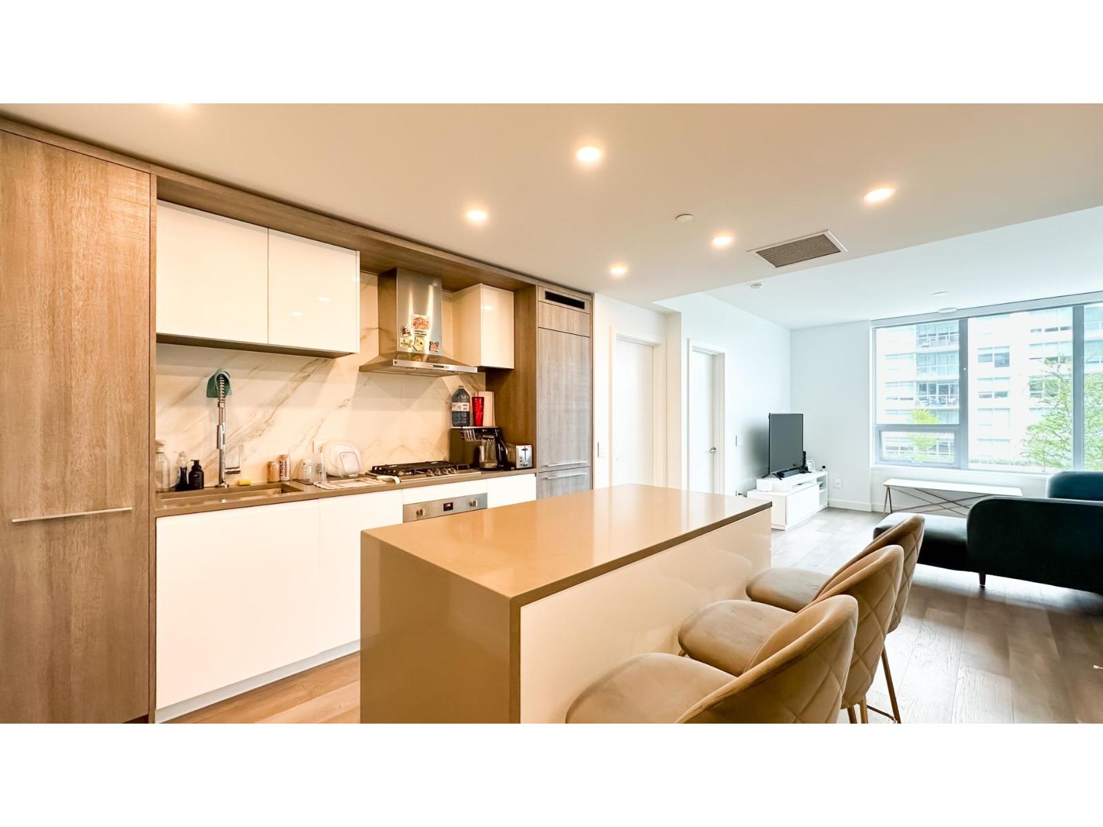 405 15165 Thrift Avenue, Surrey, British Columbia  V4B 0C1 - Photo 5 - R3108878