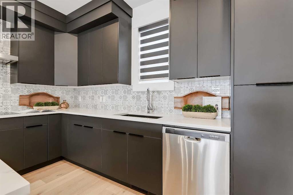 555 20 Street Nw, Calgary, Alberta  T2N 4X8 - Photo 9 - A2292750