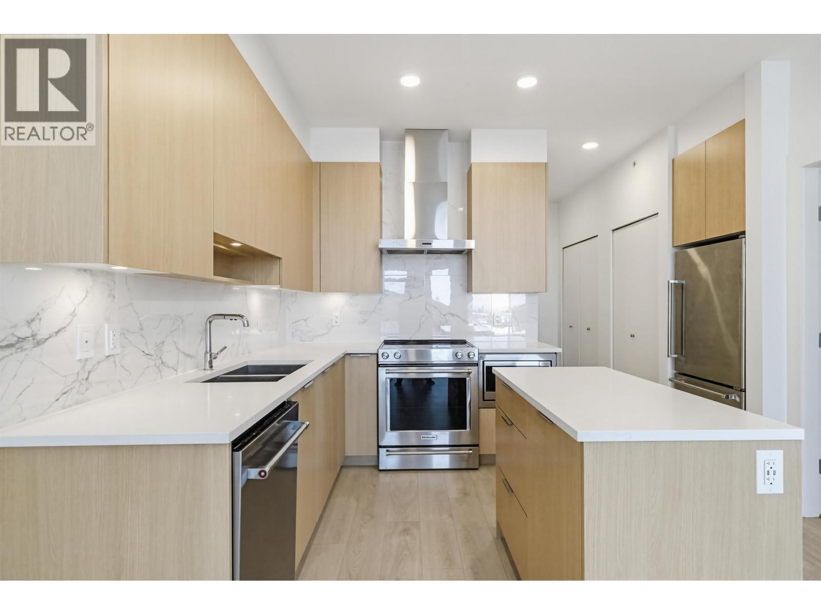 404 7788 18th Street, Burnaby, British Columbia  V3N 0J3 - Photo 6 - R3108537