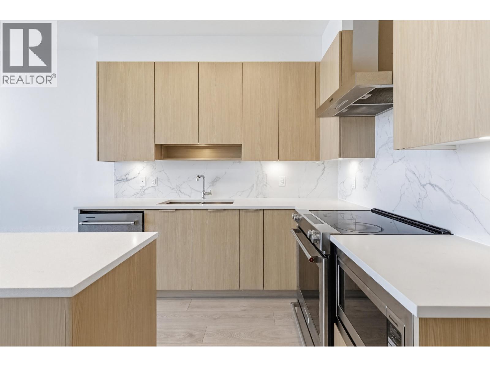 404 7788 18th Street, Burnaby, British Columbia  V3N 0J3 - Photo 8 - R3108537