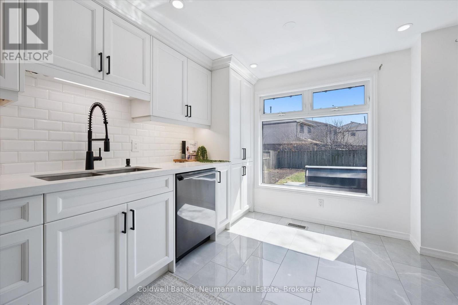 73 Pathfinder Crescent, Kitchener, Ontario N2P 1S2 - Photo 11 - X12974692