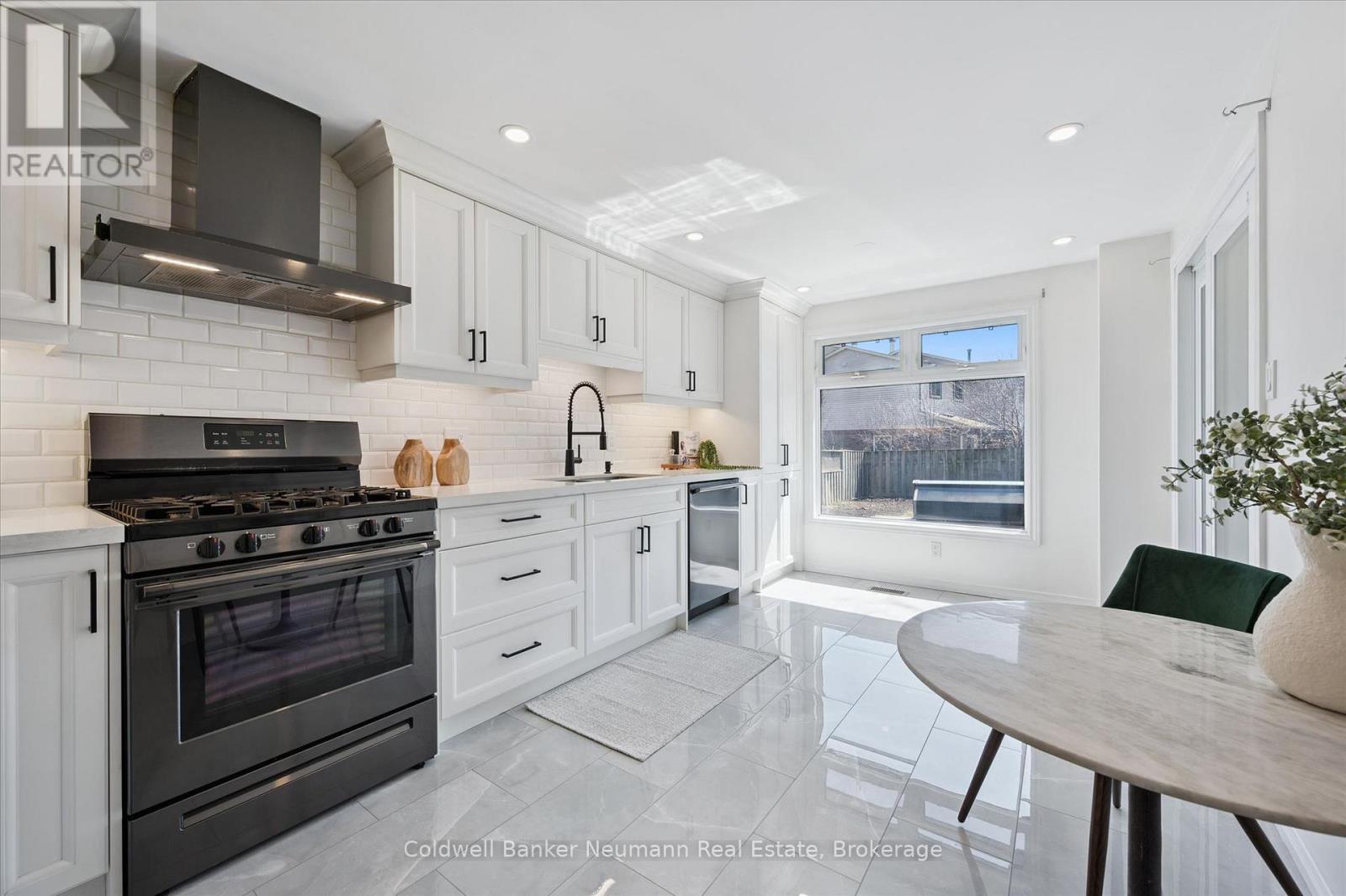 73 Pathfinder Crescent, Kitchener, Ontario N2P 1S2 - Photo 8 - X12974692