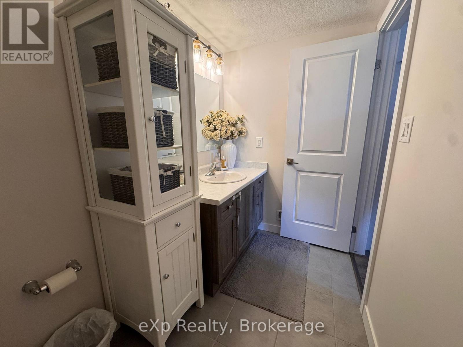 D8 - 160 Rochefort Street, Kitchener, Ontario  N2R 0P5 - Photo 15 - X12974772