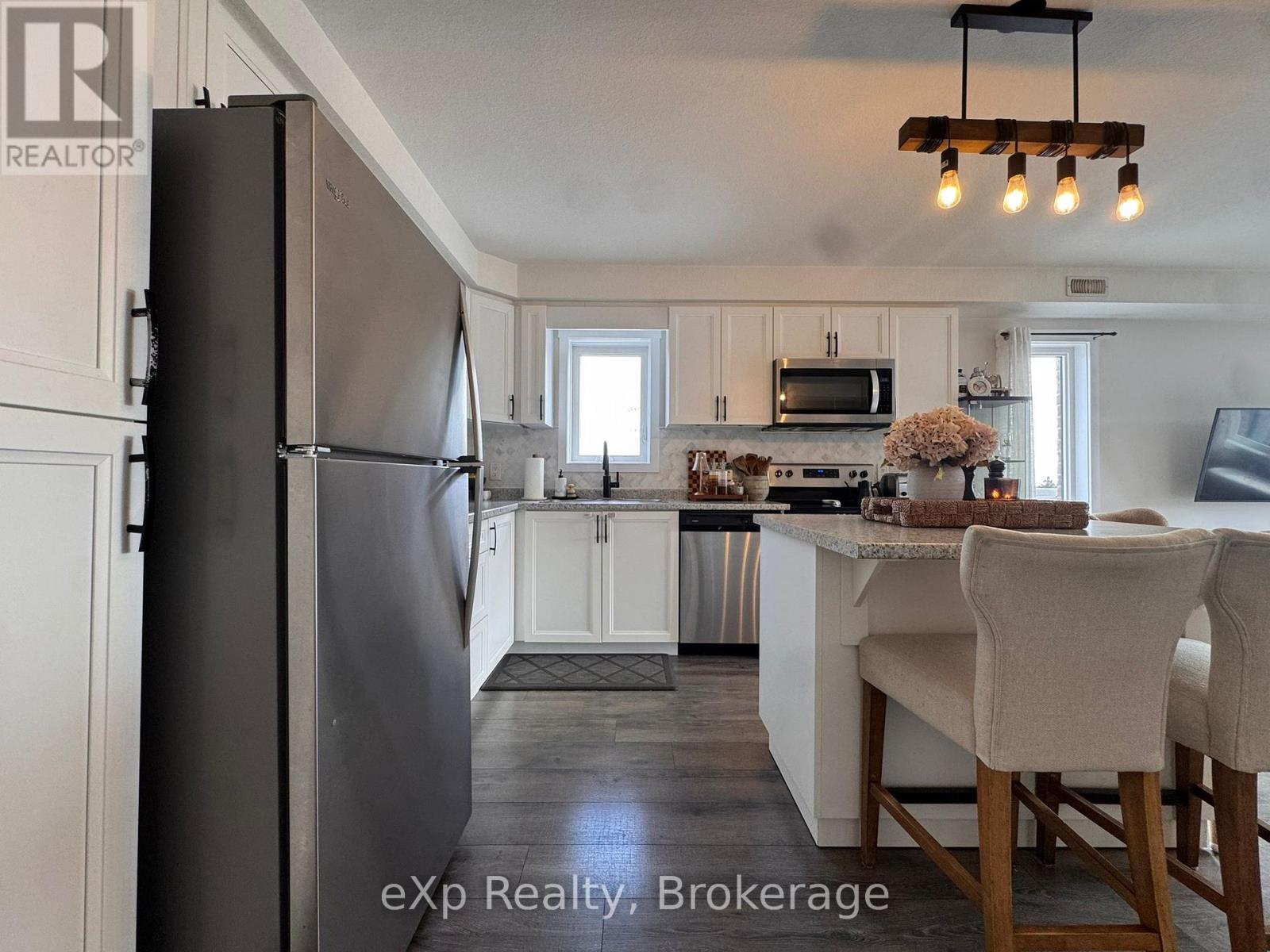 D8 - 160 Rochefort Street, Kitchener, Ontario  N2R 0P5 - Photo 3 - X12974772