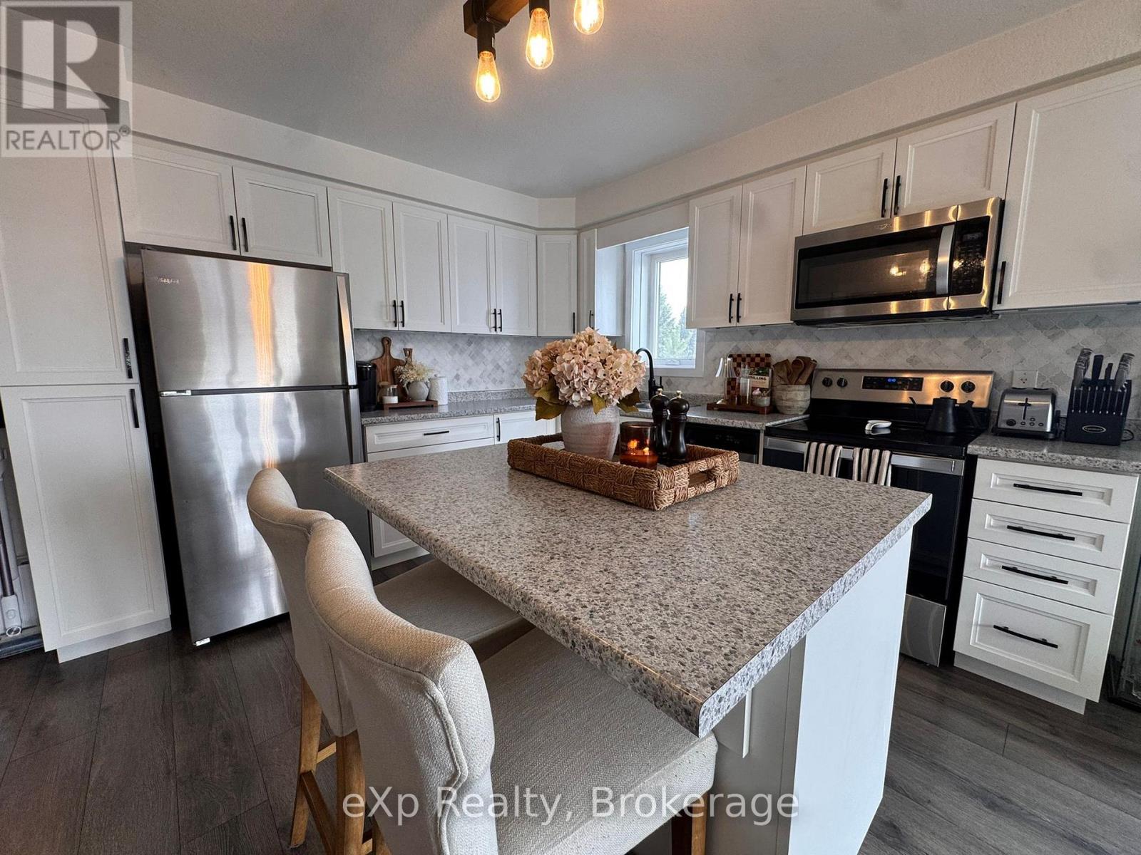 D8 - 160 Rochefort Street, Kitchener, Ontario  N2R 0P5 - Photo 4 - X12974772