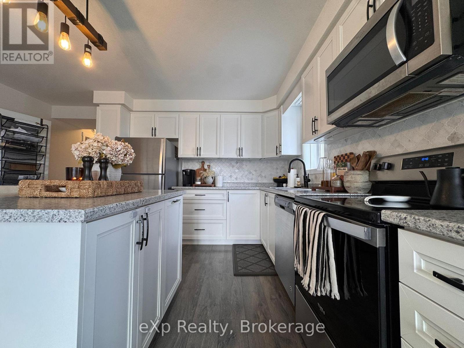 D8 - 160 Rochefort Street, Kitchener, Ontario  N2R 0P5 - Photo 5 - X12974772