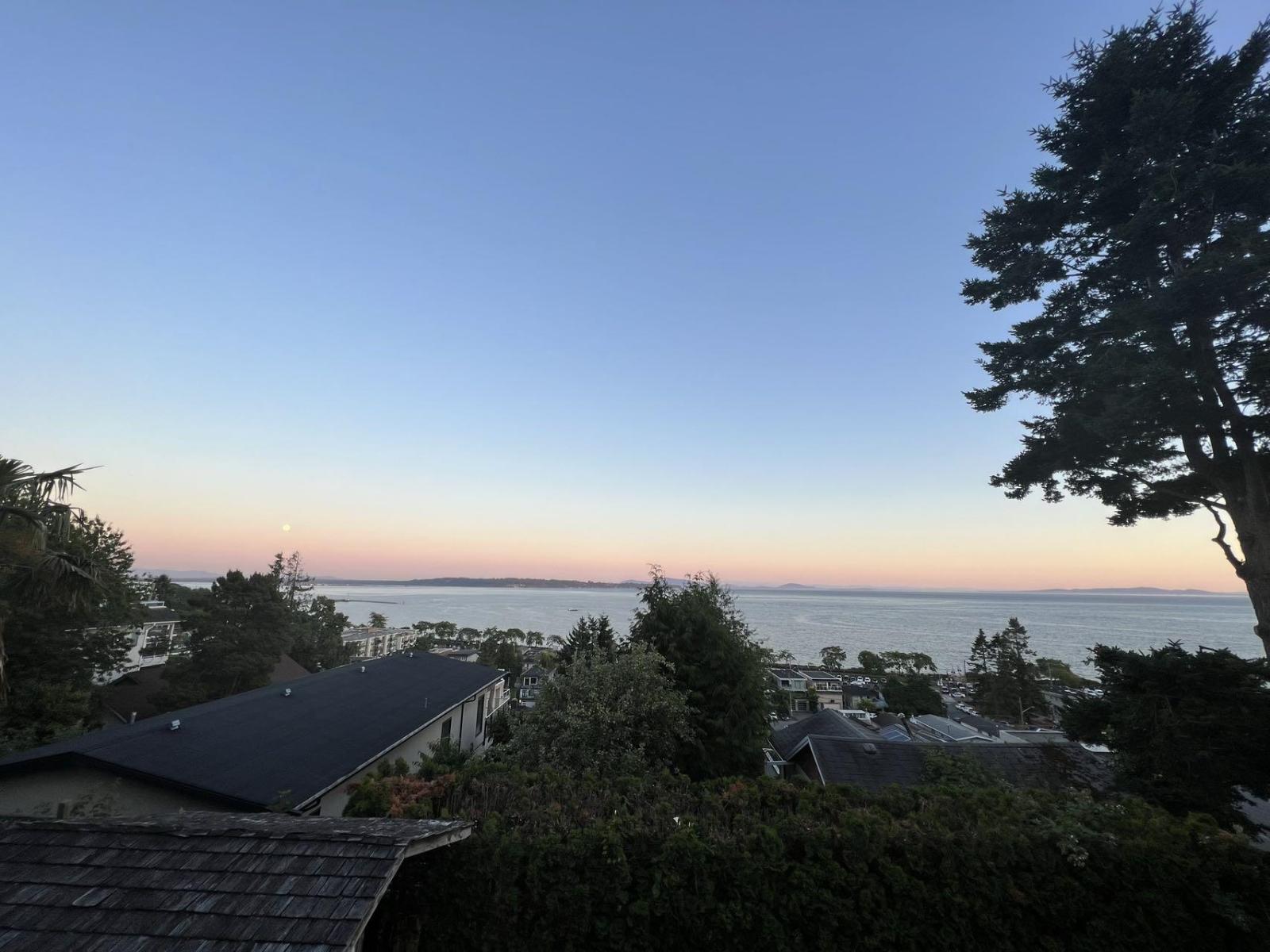 14748 UPPER ROPER AVENUE, White Rock, British Columbia