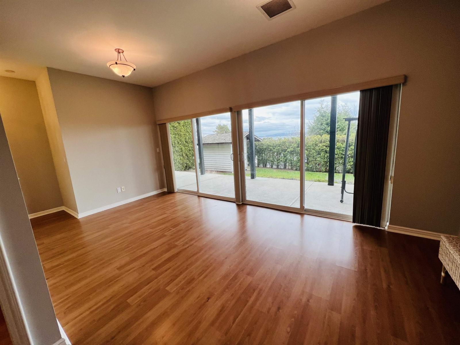 14748 Upper Roper Avenue, White Rock, British Columbia  V4B 2C9 - Photo 11 - R3109130