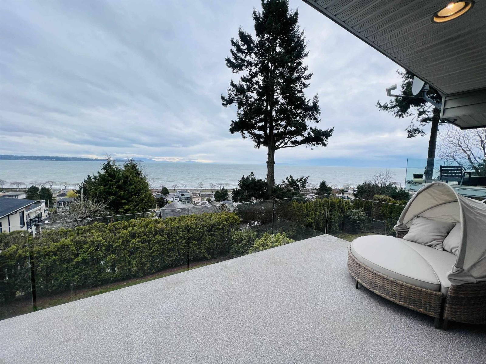 14748 Upper Roper Avenue, White Rock, British Columbia  V4B 2C9 - Photo 2 - R3109130