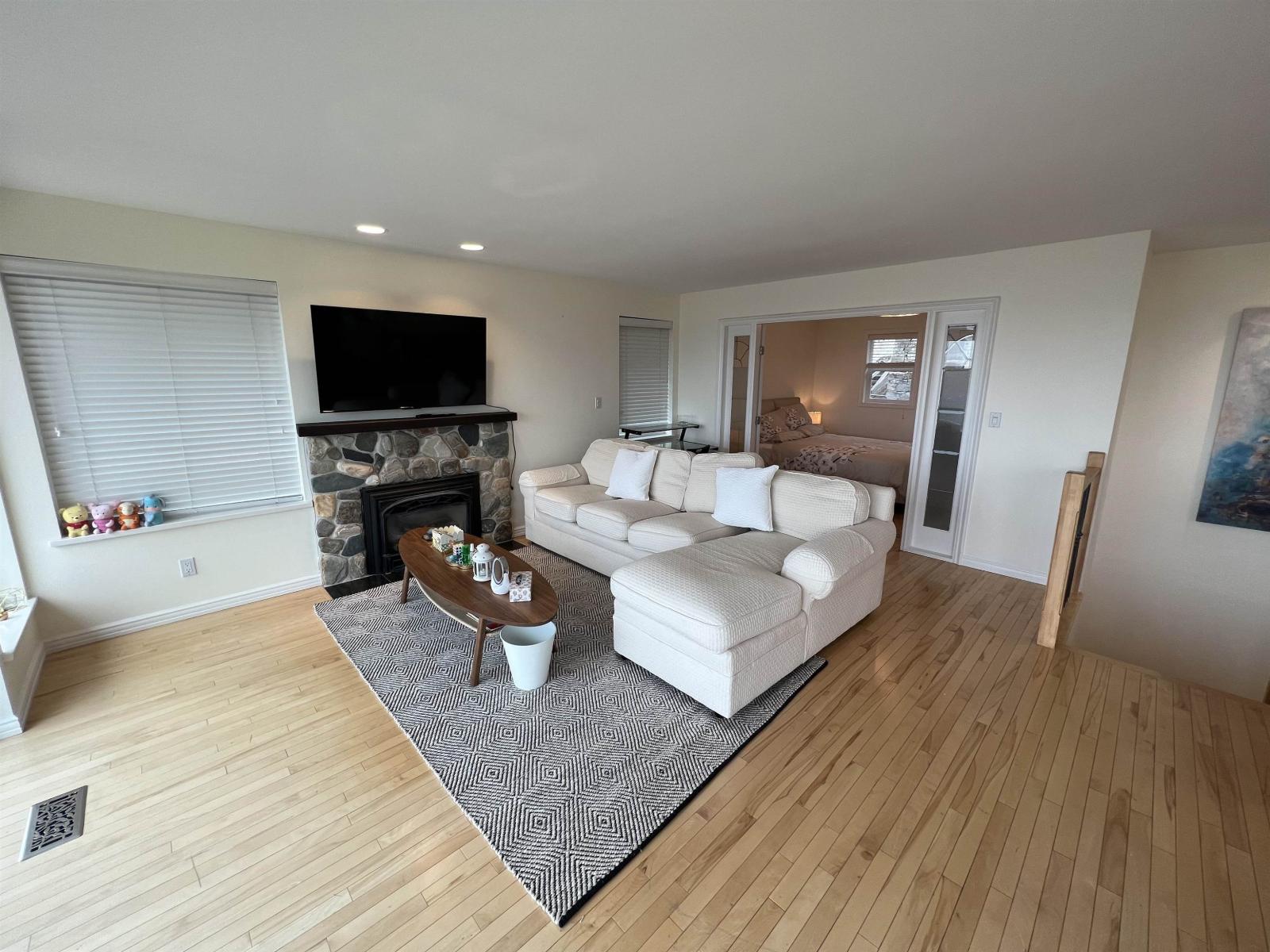 14748 Upper Roper Avenue, White Rock, British Columbia  V4B 2C9 - Photo 3 - R3109130