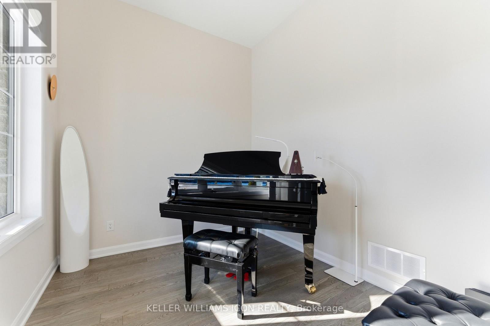 352 Cloyne Crescent, Ottawa, Ontario  K2J 6W4 - Photo 8 - X12974310