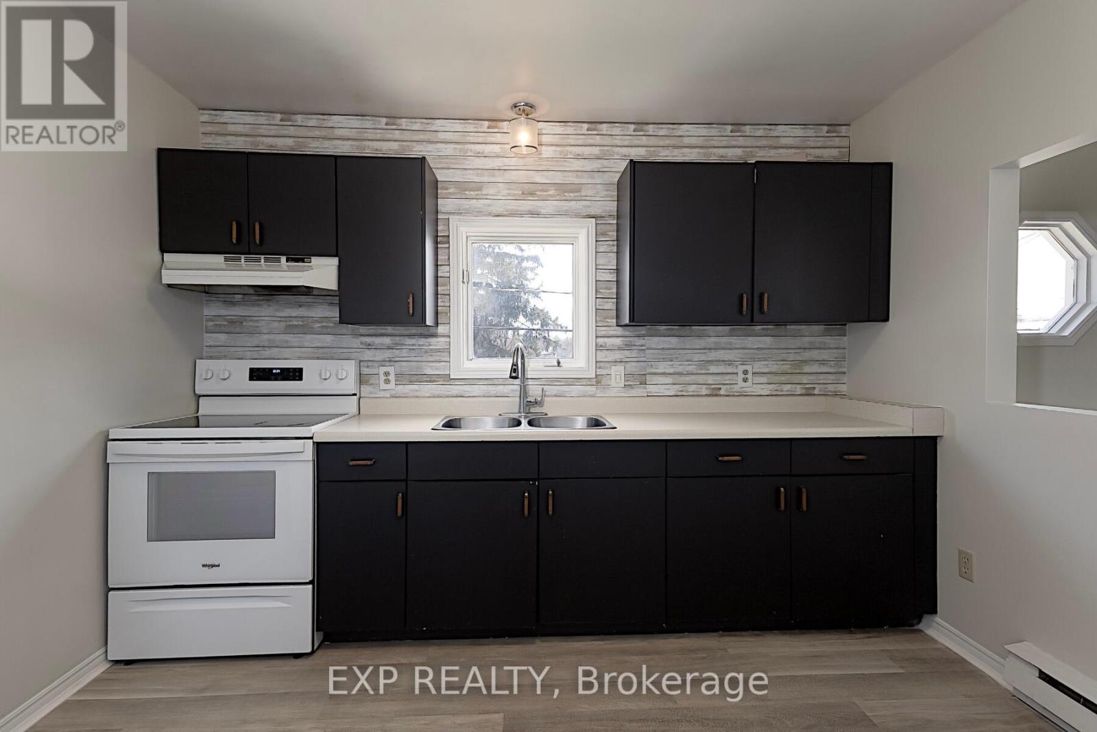 93 King Street E, Ingersoll (Ingersoll - South), Ontario  N5C 1G6 - Photo 9 - X12974748