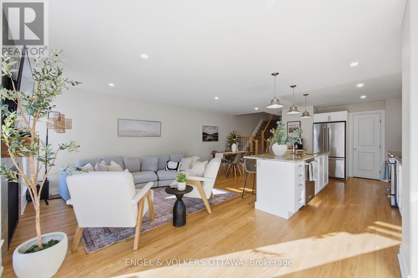 86 Porter Street, Ottawa, Ontario  K2S 2L8 - Photo 12 - X12974734