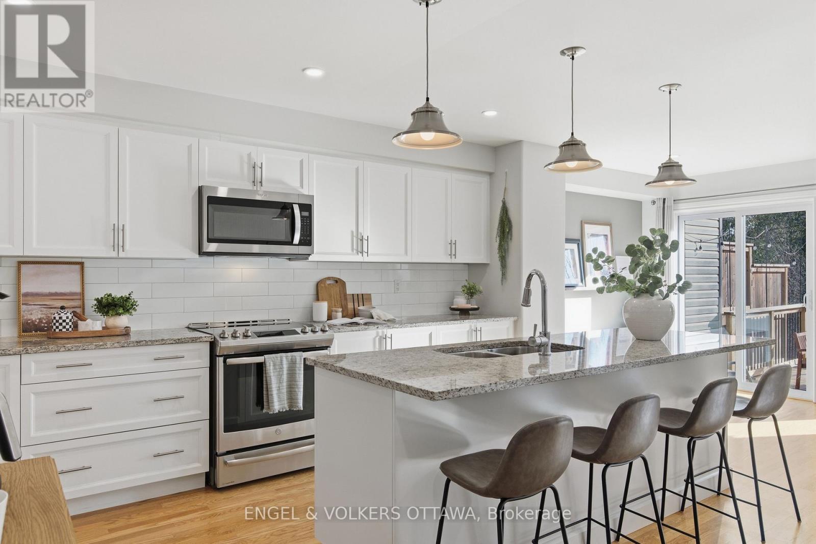 86 Porter Street, Ottawa, Ontario  K2S 2L8 - Photo 14 - X12974734