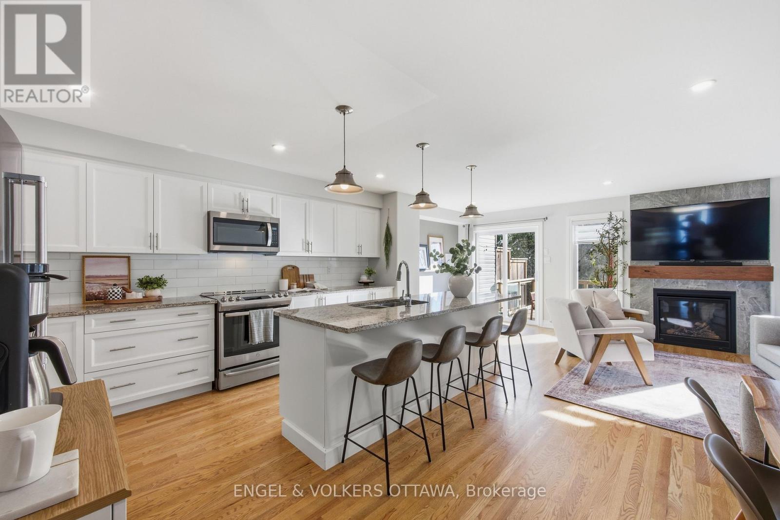 86 Porter Street, Ottawa, Ontario  K2S 2L8 - Photo 5 - X12974734