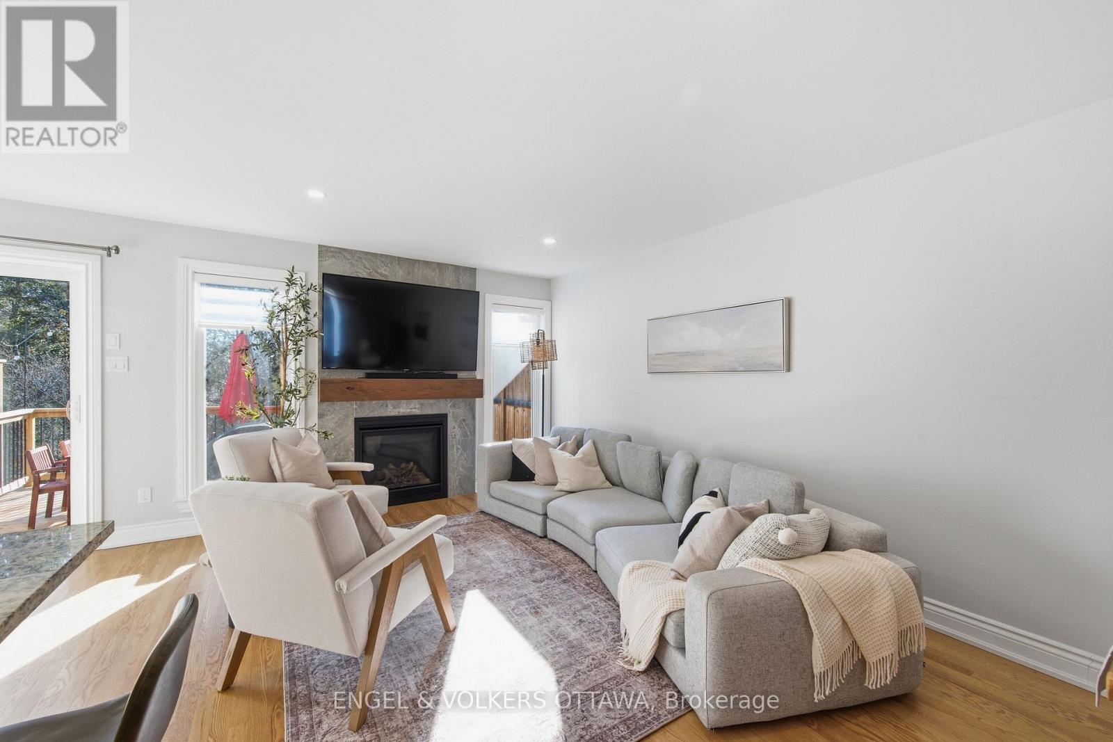 86 Porter Street, Ottawa, Ontario  K2S 2L8 - Photo 9 - X12974734