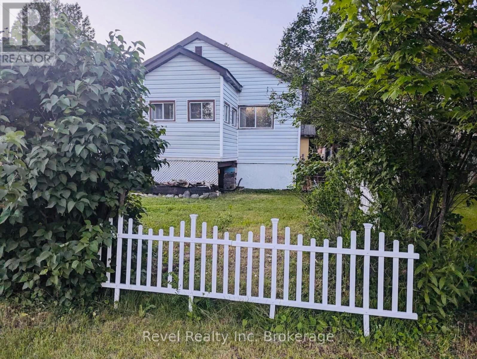 214 Fotheringham Avenue, Atikokan, Ontario  P0T 1C0 - Photo 2 - X12974794