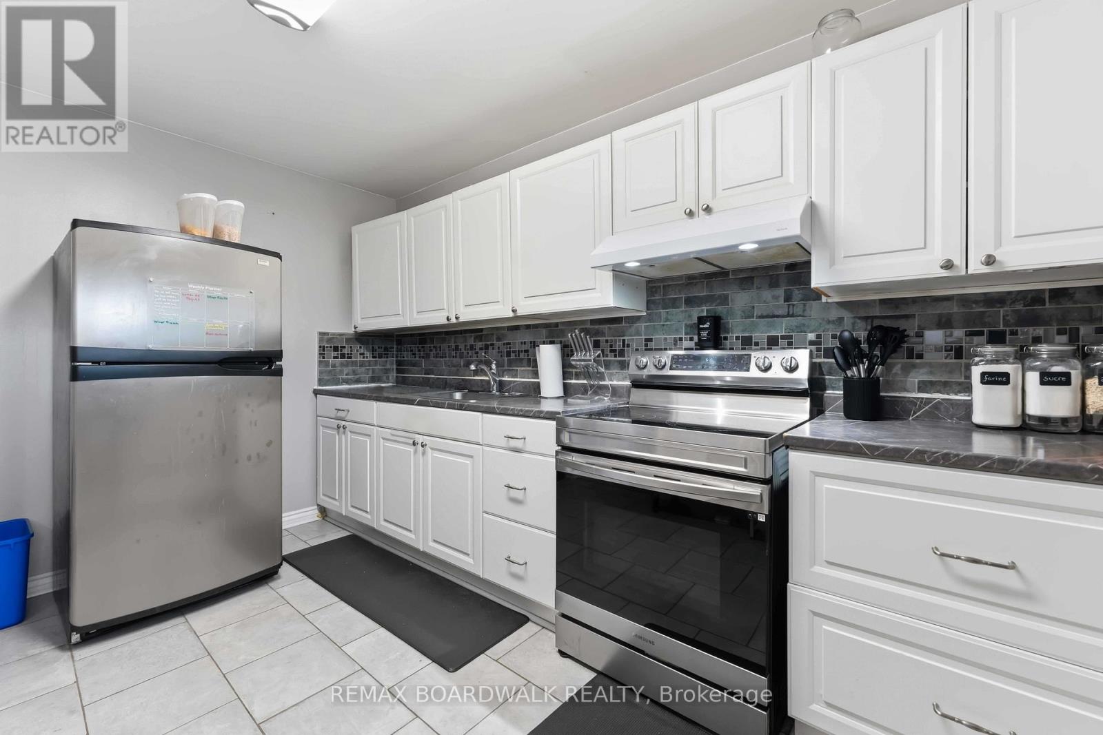 1707 Meadowbrook Road, Ottawa, Ontario  K1B 4W6 - Photo 11 - X12973908