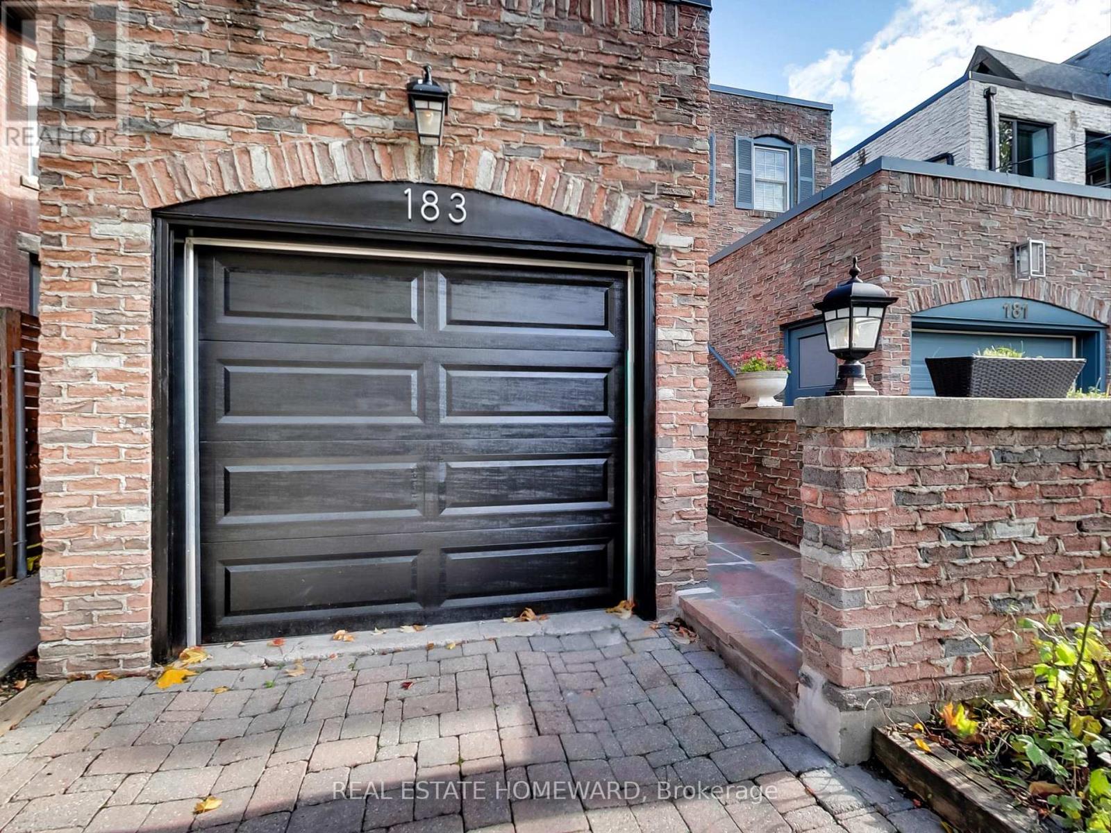 183 Madison Avenue, Toronto, Ontario  M5R 2S6 - Photo 2 - C12974732