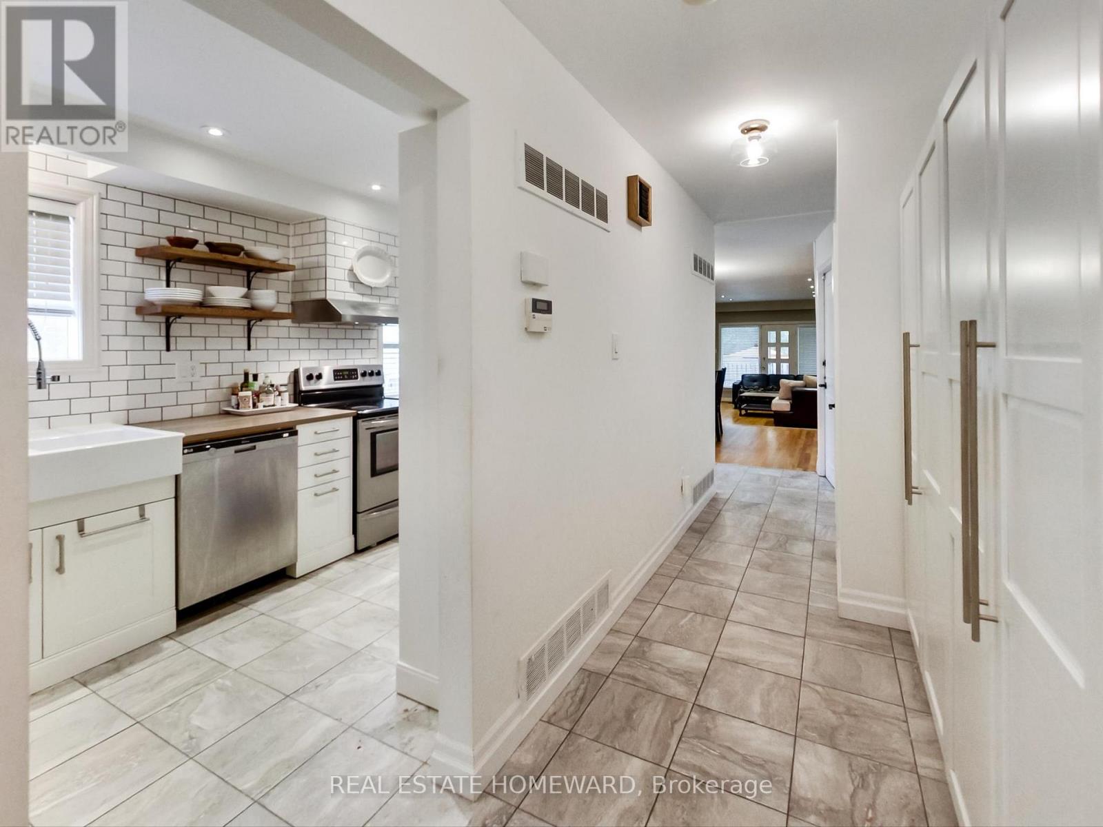 183 Madison Avenue, Toronto, Ontario  M5R 2S6 - Photo 4 - C12974732