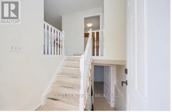 17 Colborne Street, Thorold, Ontario  L2V 3P8 - Photo 3 - X12973794