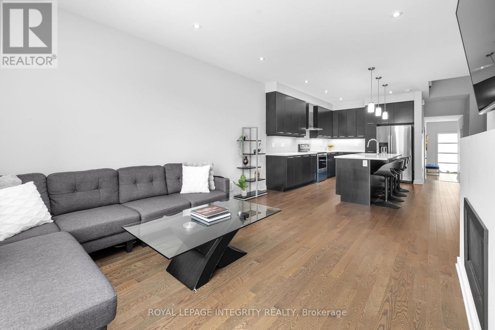 641 Odyssey Way, Ottawa, Ontario  K1T 0T5 - Photo 11 - X12974782