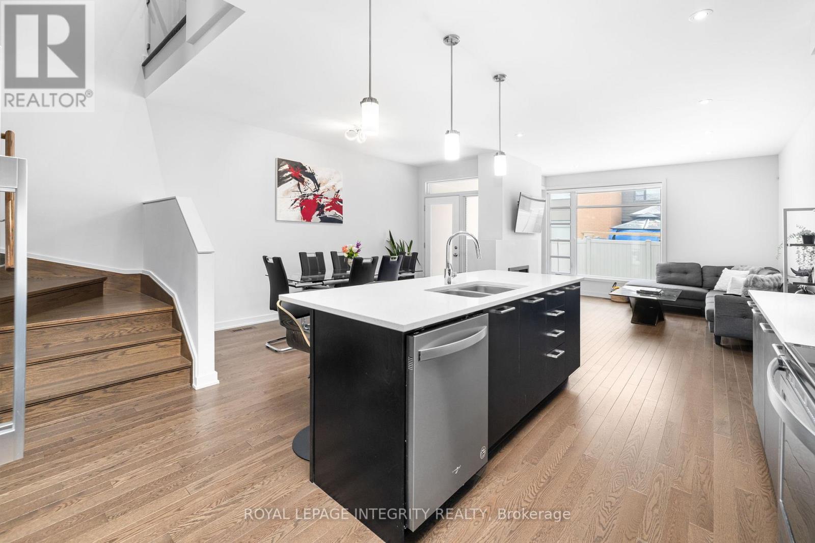 641 Odyssey Way, Ottawa, Ontario  K1T 0T5 - Photo 8 - X12974782