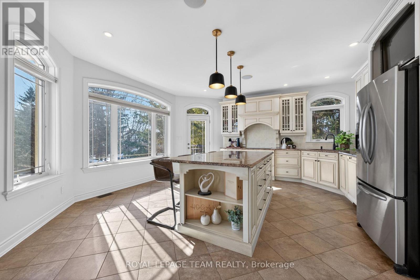 2 Beechgrove Gardens, Ottawa, Ontario  K2S 1R1 - Photo 14 - X12974796