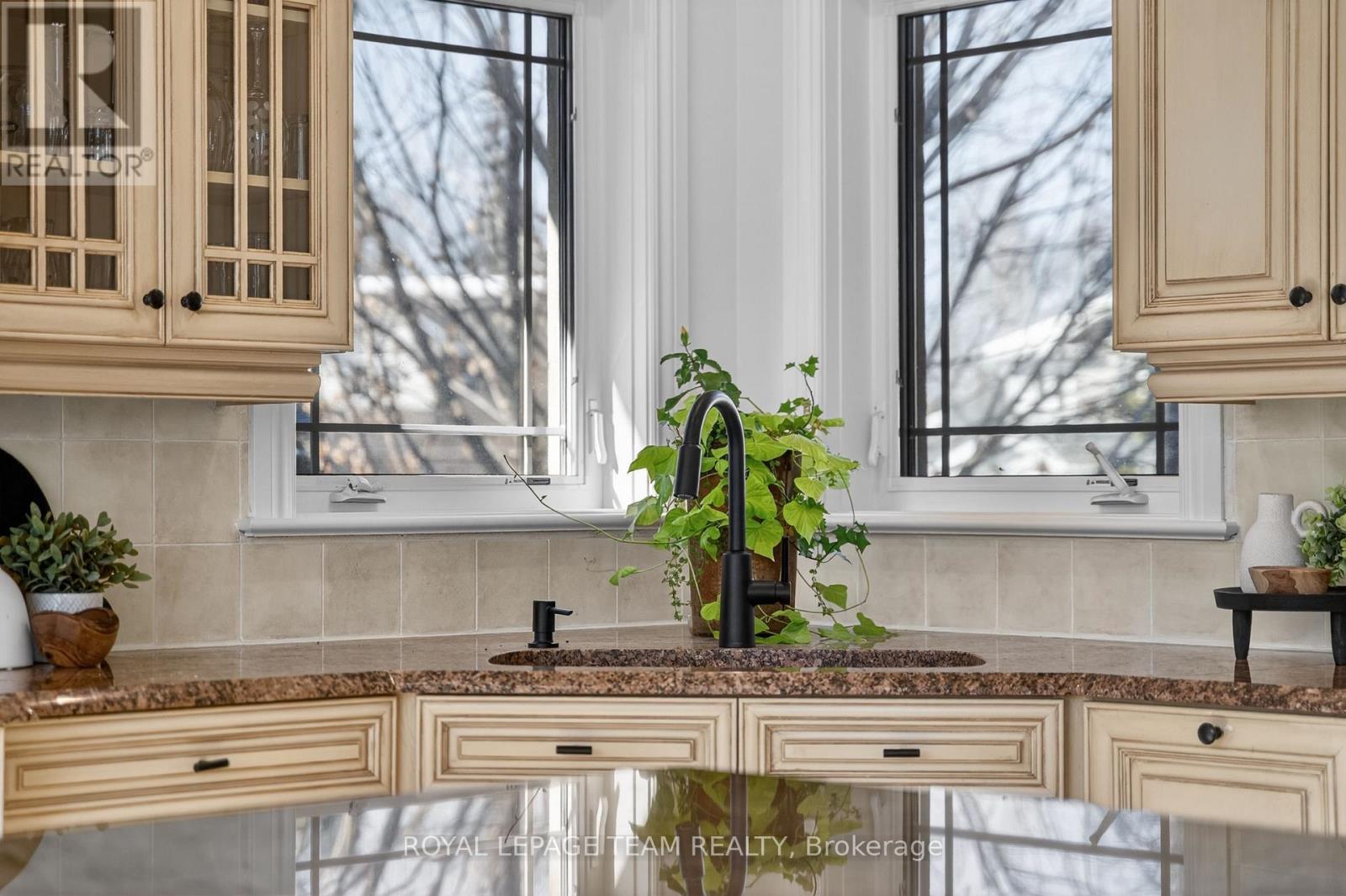 2 Beechgrove Gardens, Ottawa, Ontario  K2S 1R1 - Photo 17 - X12974796