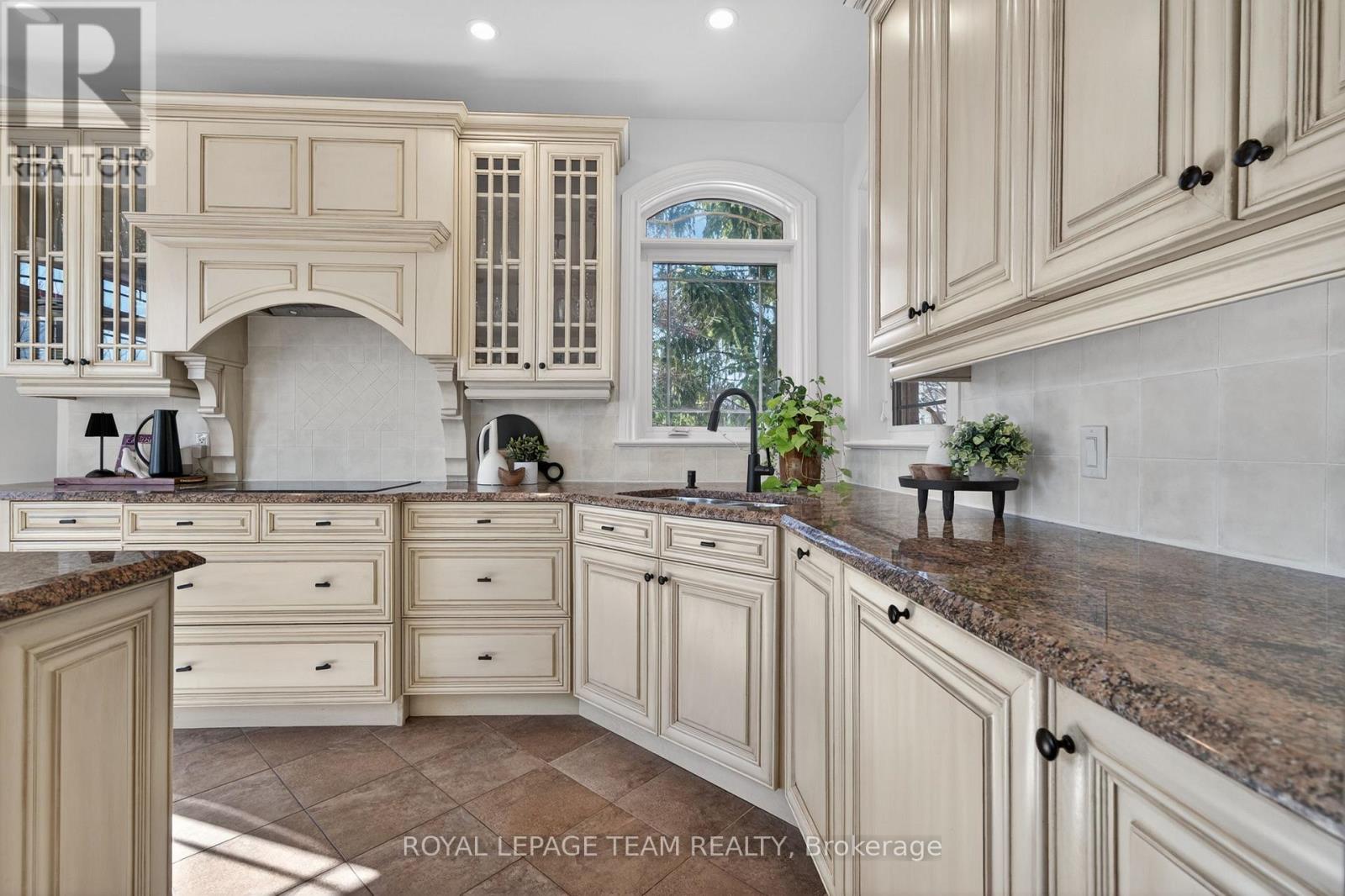 2 Beechgrove Gardens, Ottawa, Ontario  K2S 1R1 - Photo 21 - X12974796