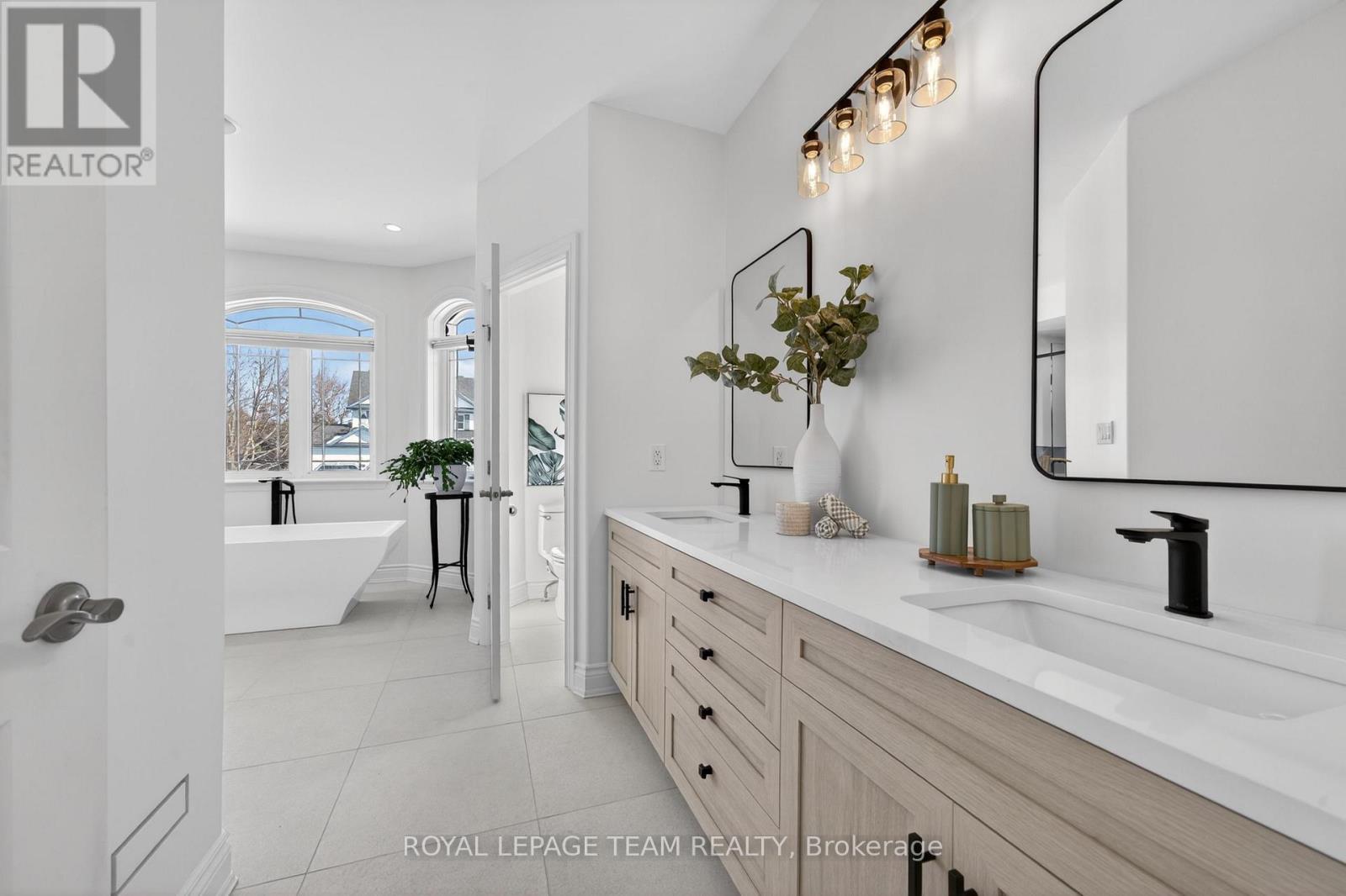 2 Beechgrove Gardens, Ottawa, Ontario  K2S 1R1 - Photo 25 - X12974796