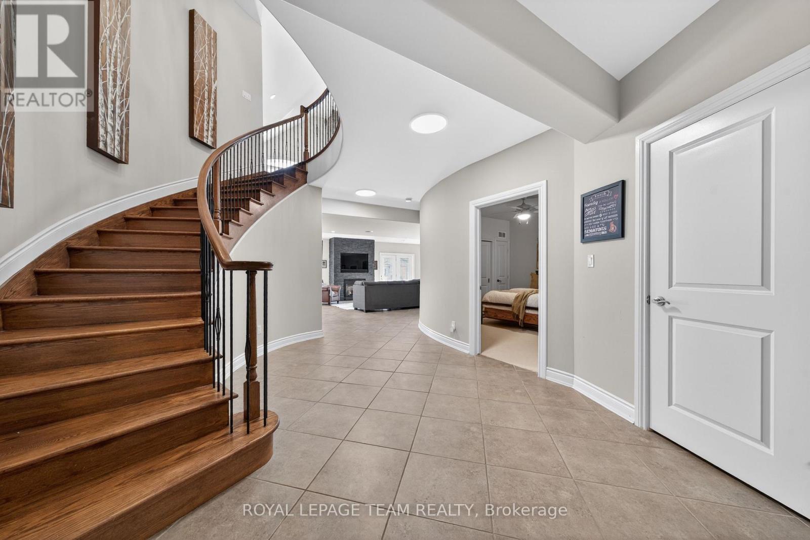 2 Beechgrove Gardens, Ottawa, Ontario  K2S 1R1 - Photo 34 - X12974796