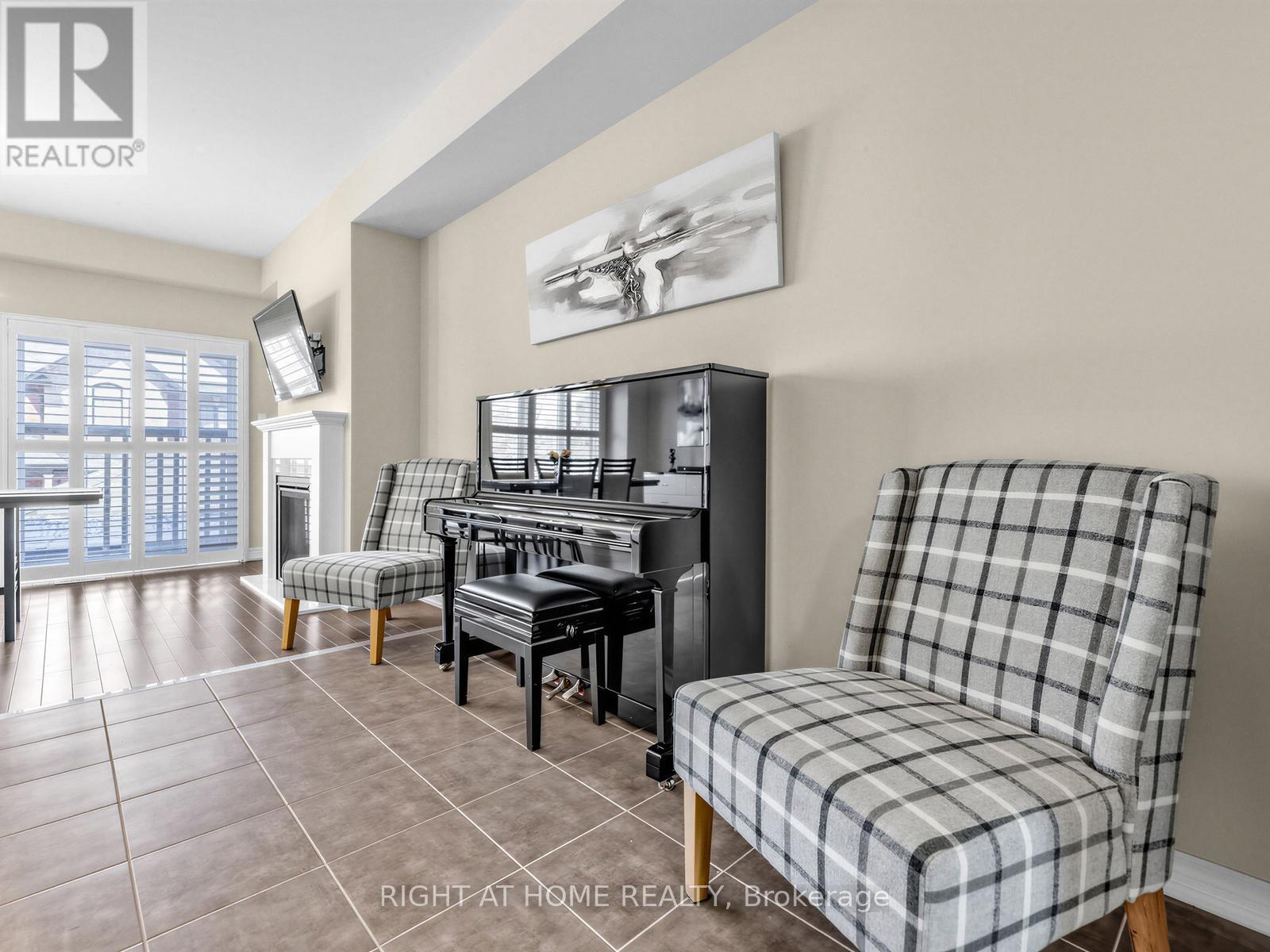 5 Zenyatta Lane, East Gwillimbury, Ontario  L9N 1A0 - Photo 9 - N12974686