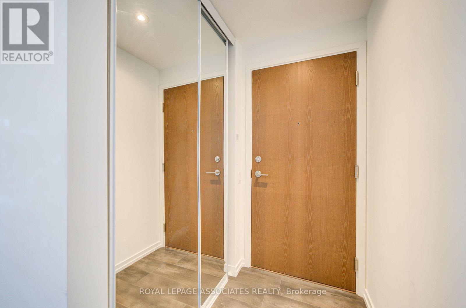 1712 - 1000 Portage Parkway, Vaughan, Ontario  L4K 0L1 - Photo 2 - N12974728